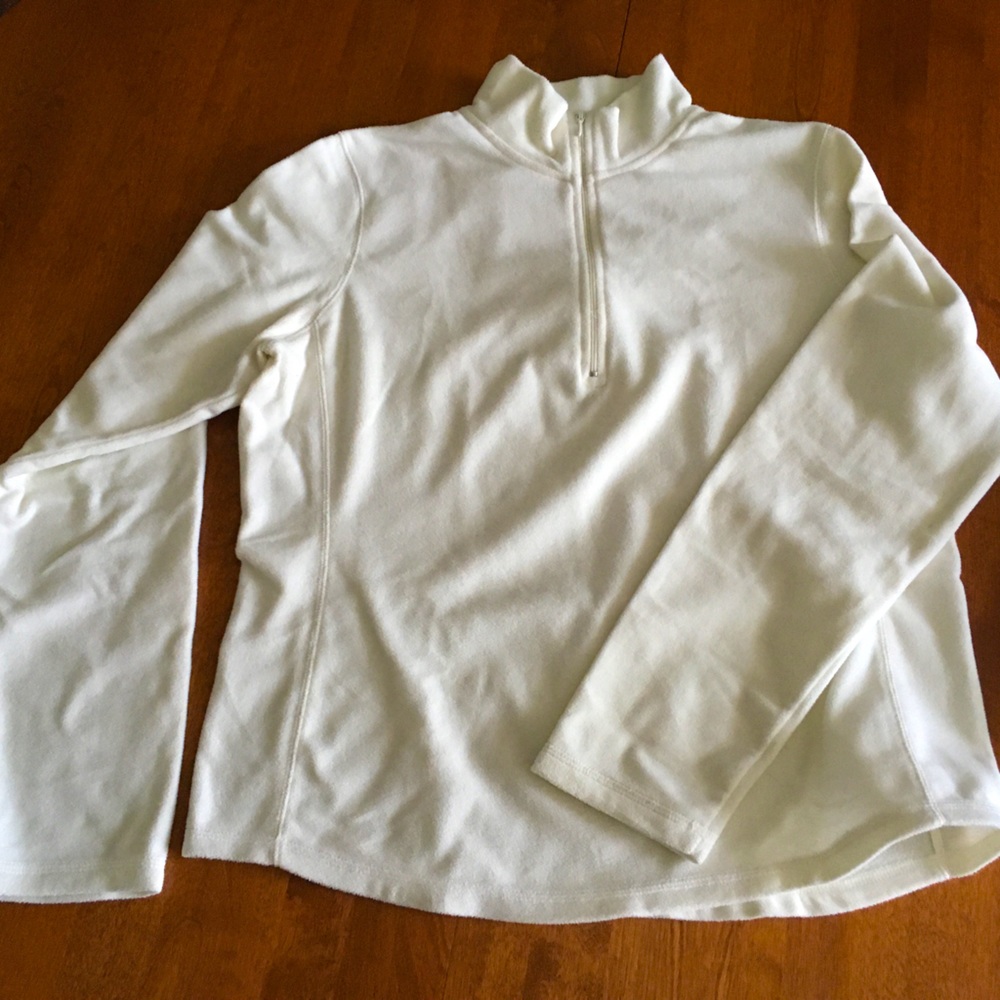 Snow-white thin fleece long-sleeve top